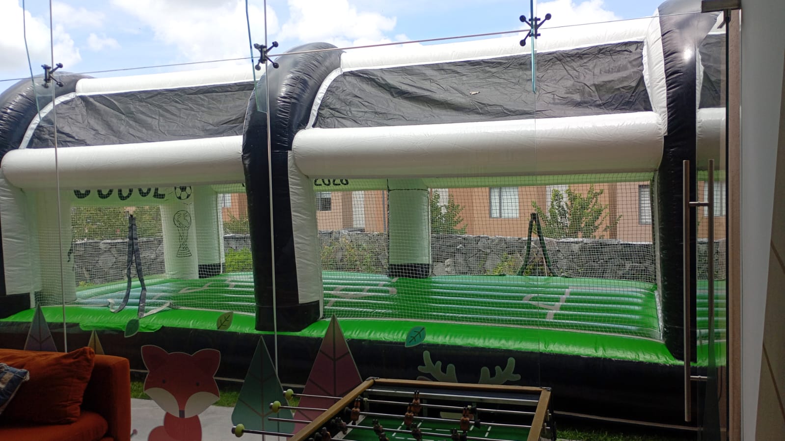 cancha de futbol negra